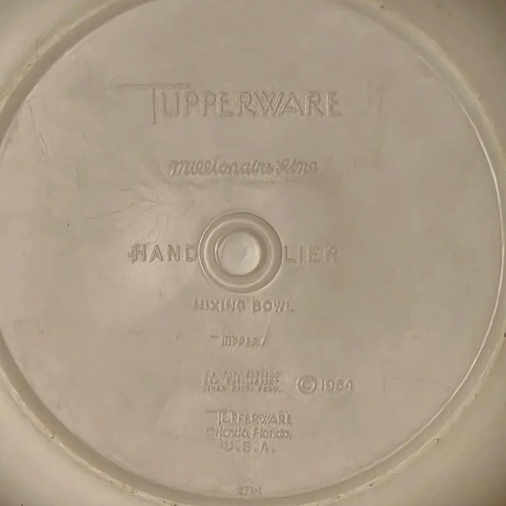 Tupperware bowl lid